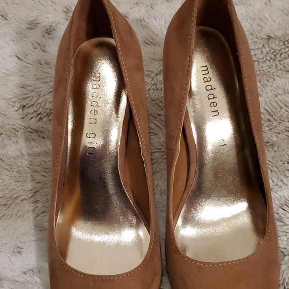 Madden Girl Tan Suede Heels Sz 6 - Picture 5 of 5